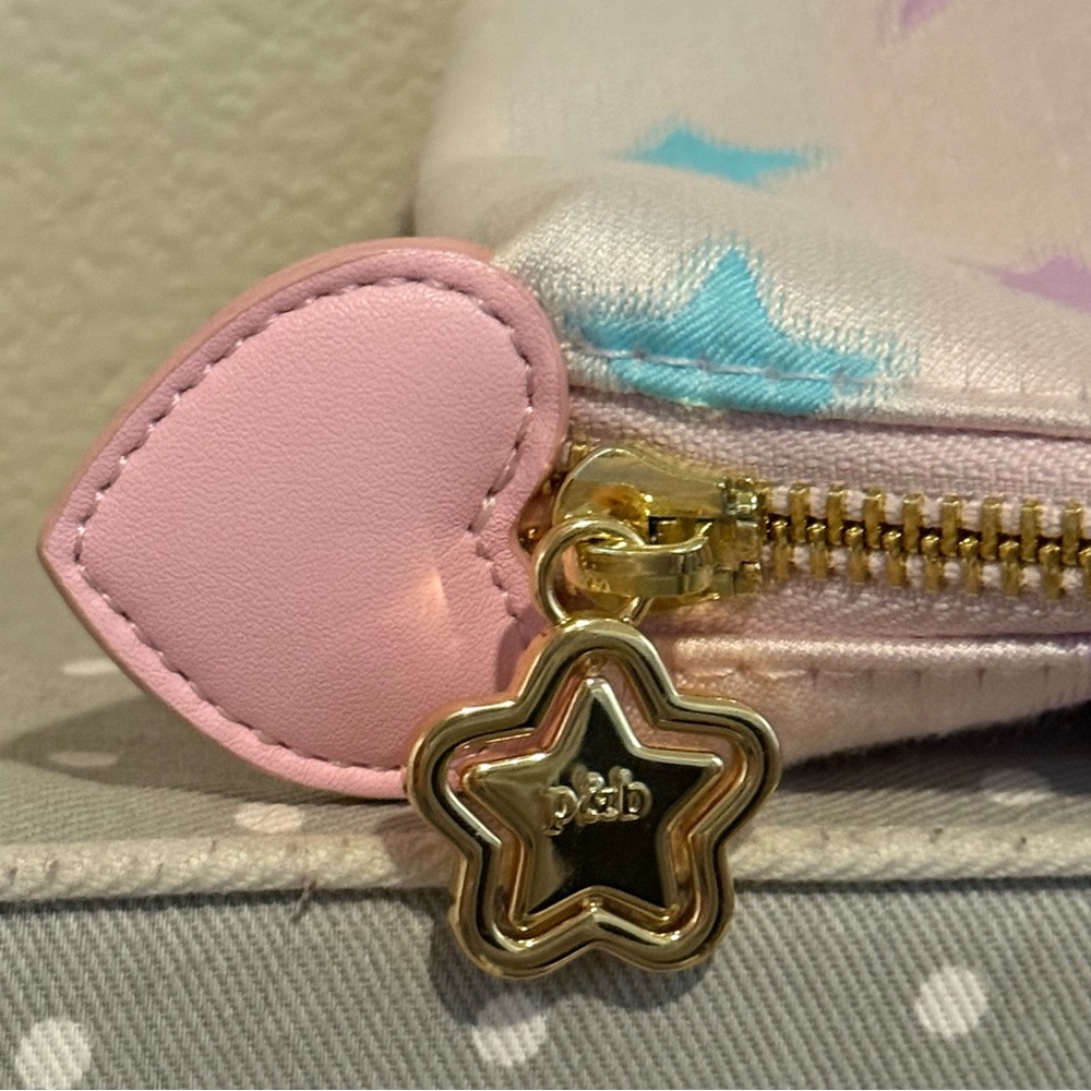 ๐ซSOLD๐ซ Like new Stoney Clover Lane Park and Beach Pouchette - Picture 5 of 5